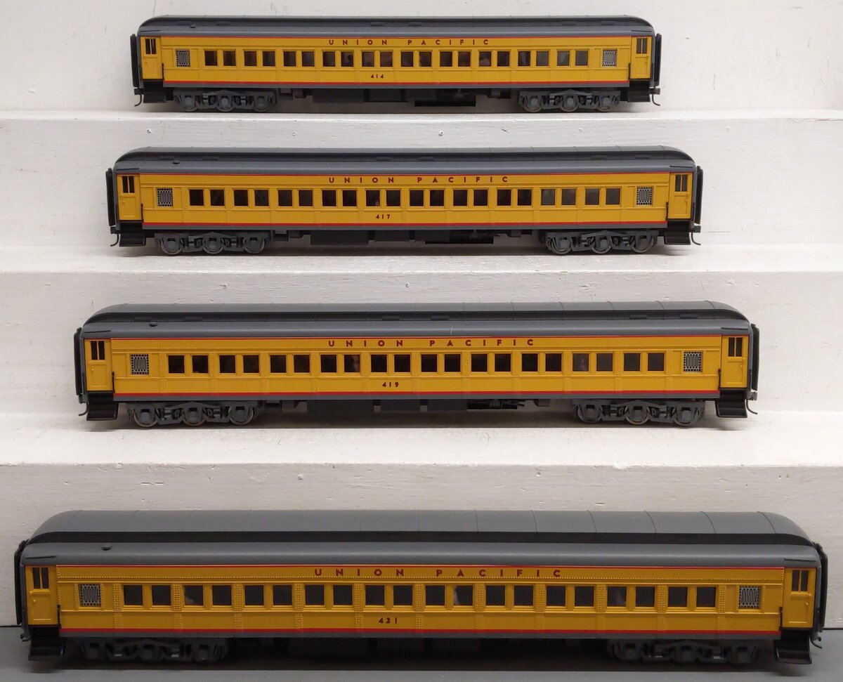 Golden Gate Depot O Union Pacific 80' Passenger Coach Set (Set of 4) - 2-Rail EX/Box