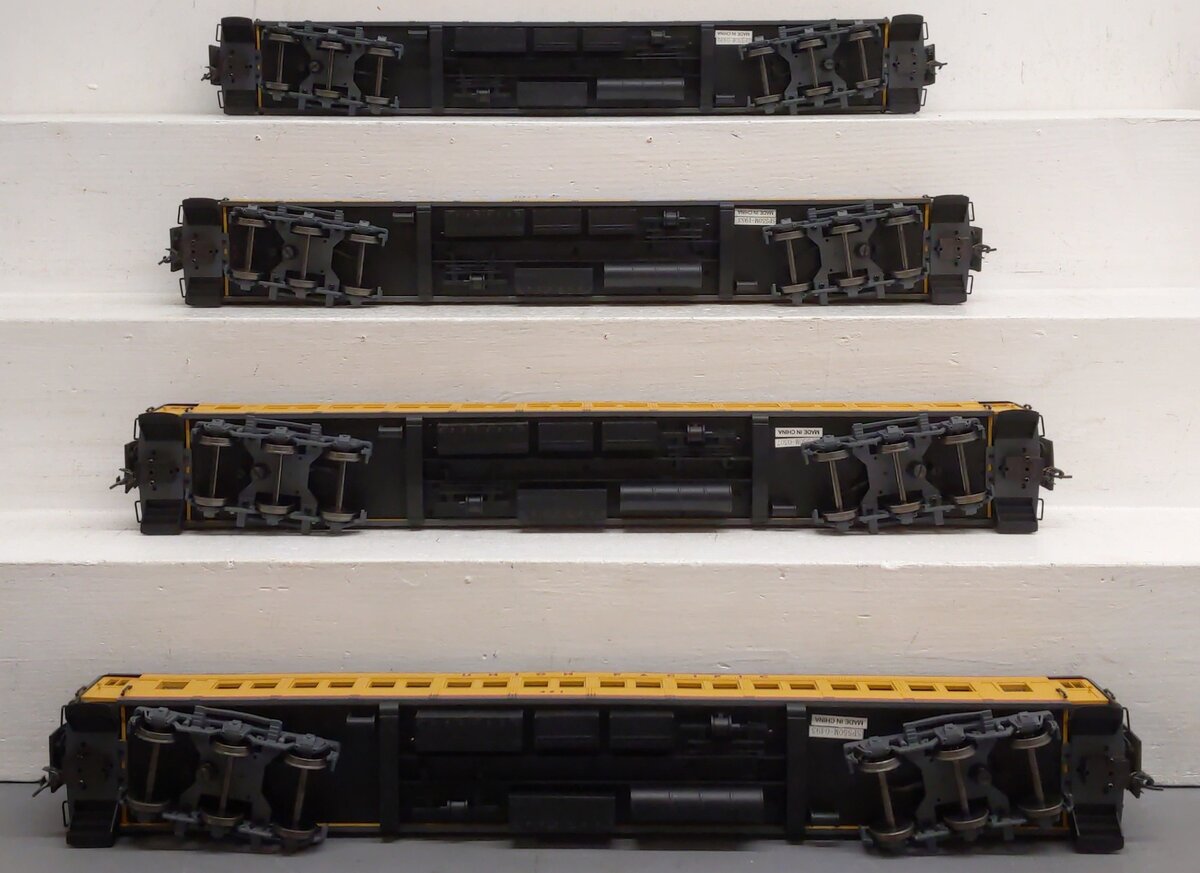 Golden Gate Depot O Union Pacific 80' Passenger Coach Set (Set of 4) - 2-Rail EX/Box