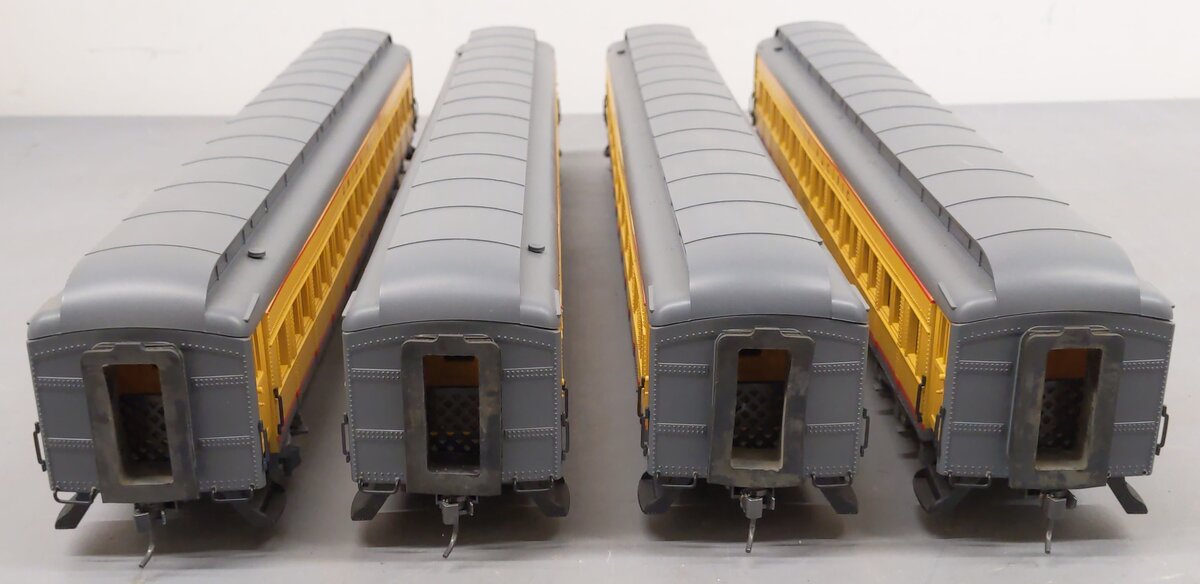 Golden Gate Depot O Union Pacific 80' Passenger Coach Set (Set of 4) - 2-Rail EX/Box