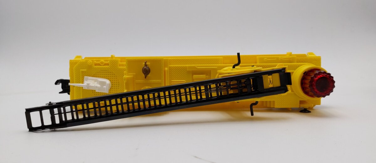 Lionel 6-16660 O Gauge Lionel Operating Fire Car With Ladders (Yellow) NIB