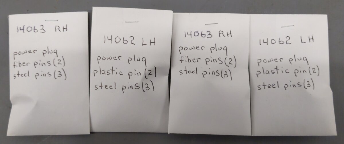 Lionel 31" Remote-Control Left Hand & Right Hand Switch Turnout Pair [2] EX