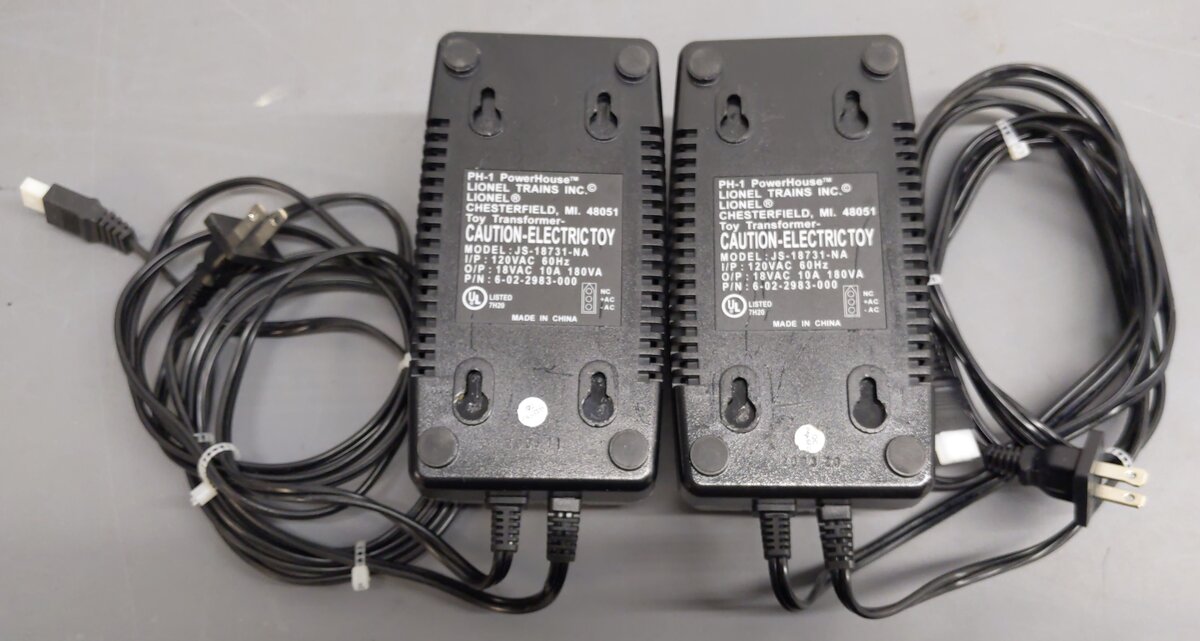 Lionel 6-32930 ZW Multi-Watt Transformer with Two 180 Watt Transformers EX