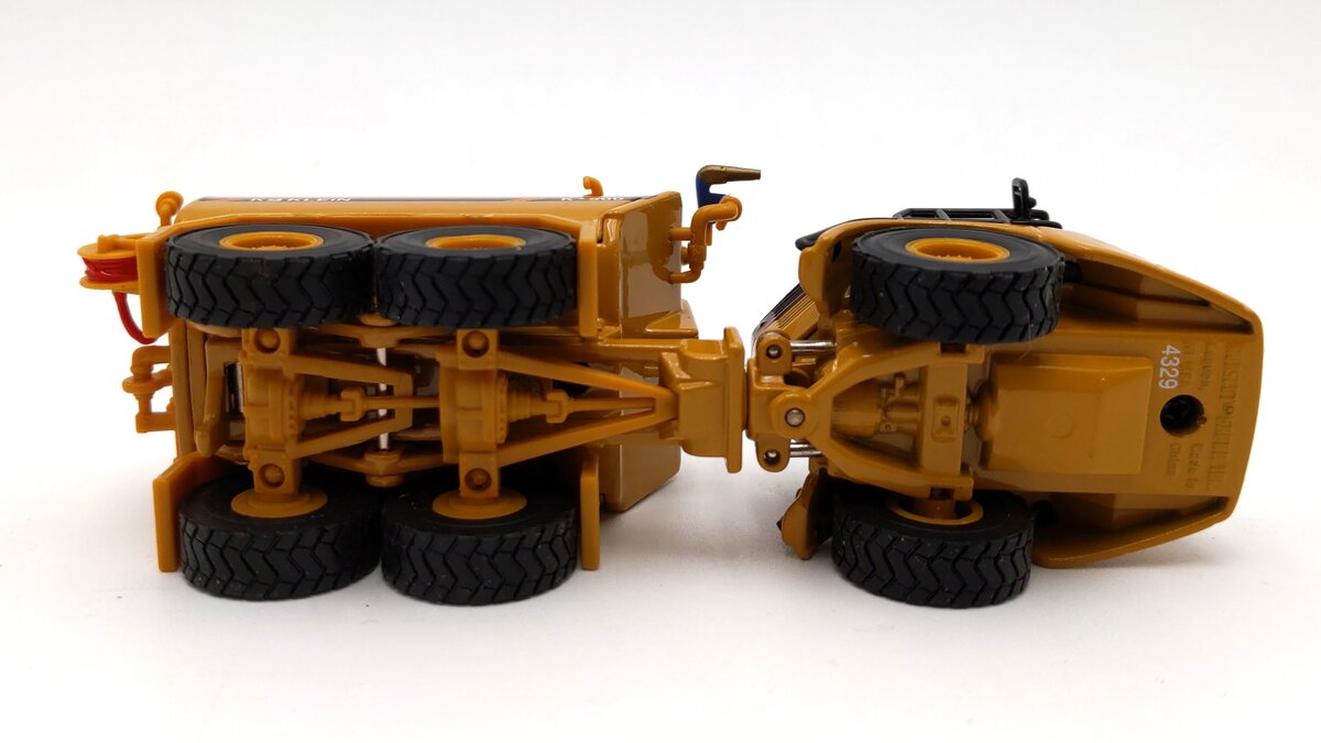 Norscot 55141 HO Caterpillar(R),730 Articulated Truck w/Klein Water Tank LN
