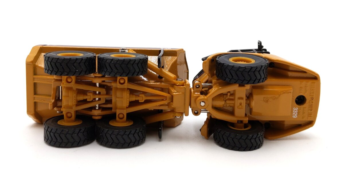 Norscot 55130 HO Assembled Caterpillar # 730 Articulated Truck LN
