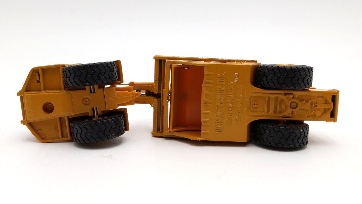 Norscot 55134 HO Caterpillar(R) 627G Wheel Tractor Scraper LN