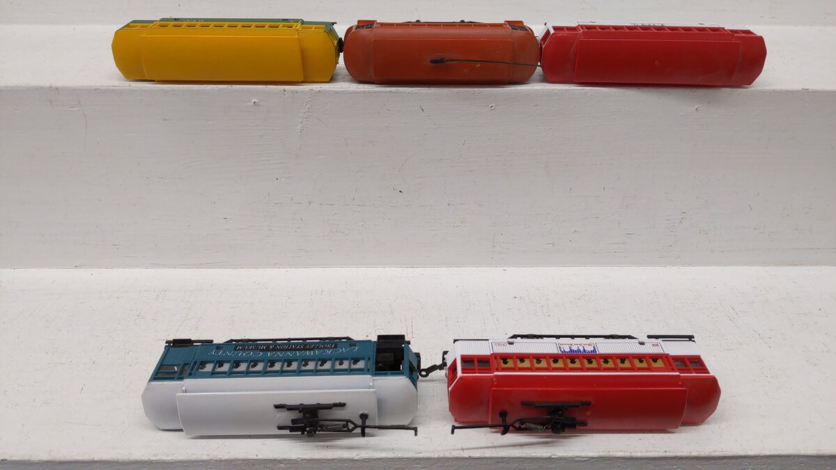 Mehano HO Scale Assorted Passenger Cars: 413, 4 [5] VG
