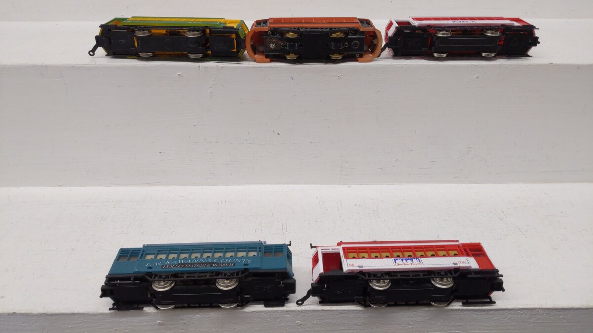 Mehano HO Scale Assorted Passenger Cars: 413, 4 [5] VG