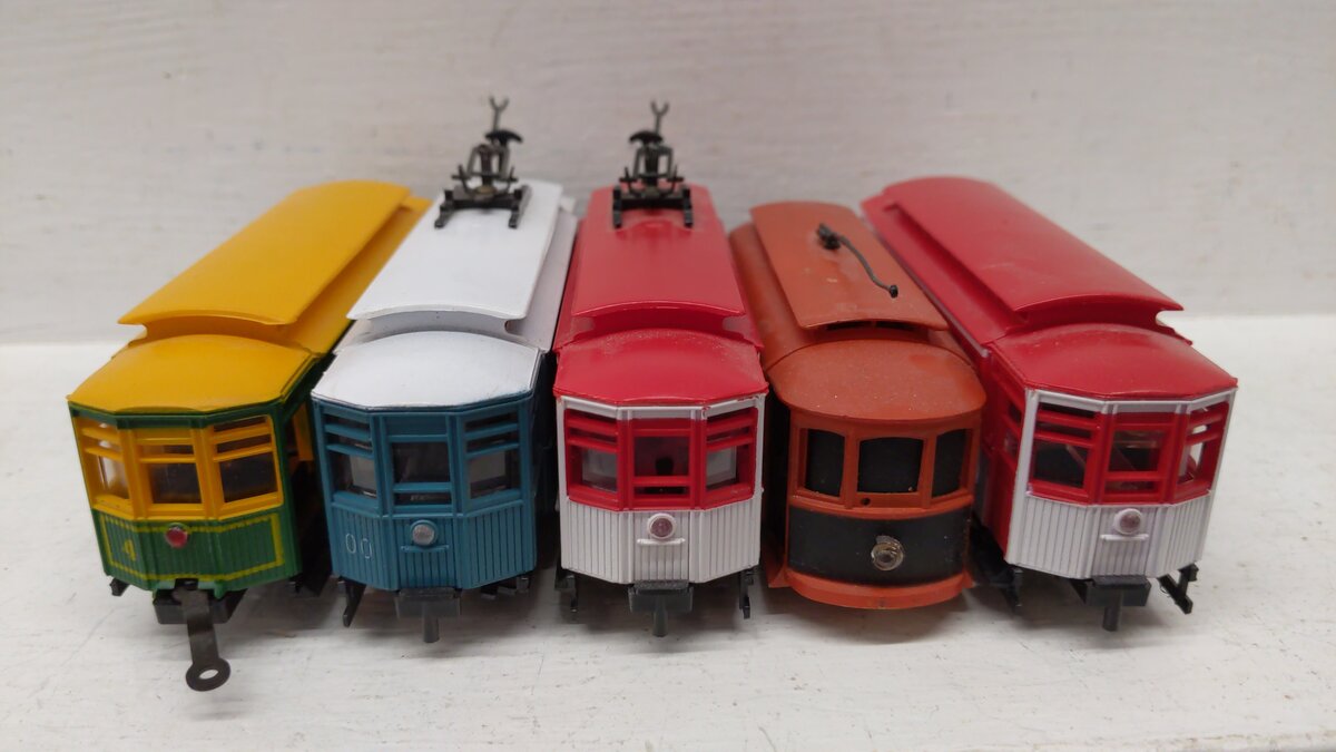 Mehano HO Scale Assorted Passenger Cars: 413, 4 [5] VG