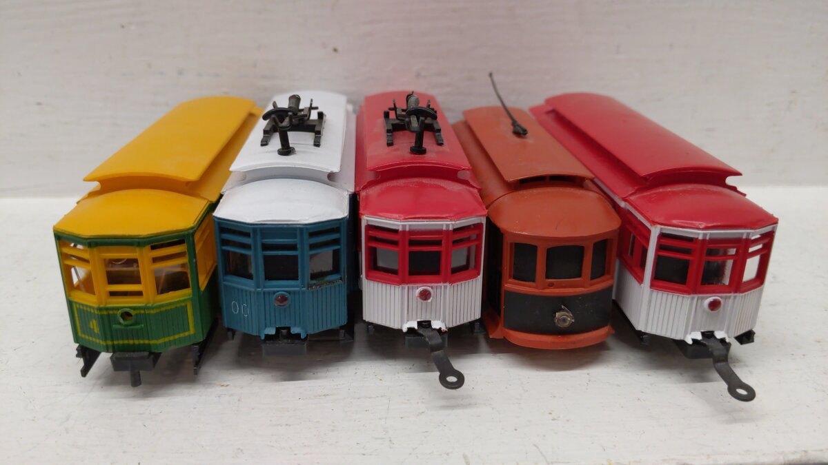 Mehano HO Scale Assorted Passenger Cars: 413, 4 [5] VG
