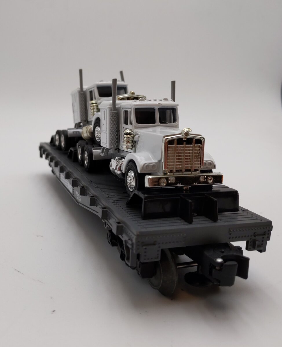 Lionel 6-17515 O Gauge Norfolk Southern Flatcar with Semi Tractors NIB