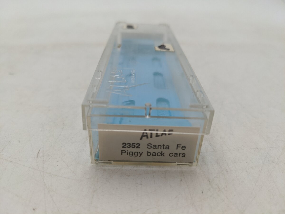 Atlas 2352 N Scale Santa Fe Piggy Back Car w/ Containers #90000-Weathered EX/Box
