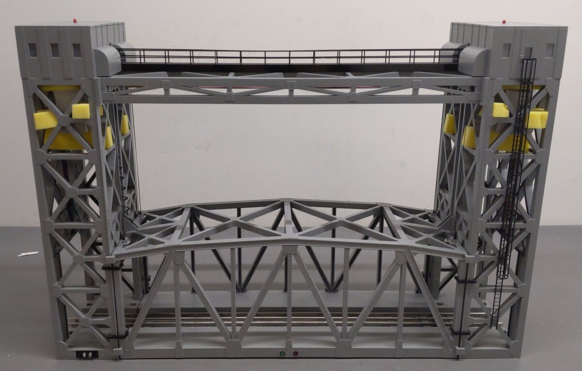 Lionel 6-12782 Operating Lift Bridge with Bell & Lights EX/Box