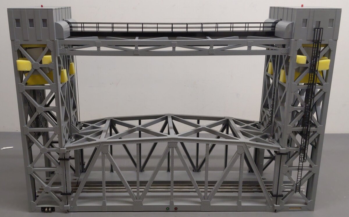 Lionel 6-12782 Operating Lift Bridge with Bell & Lights EX/Box