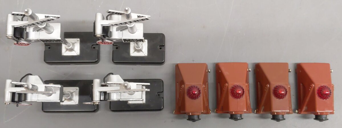 Lionel O Gauge Assorted Lighted Bumpers & Crossing Signal Signs [8] EX