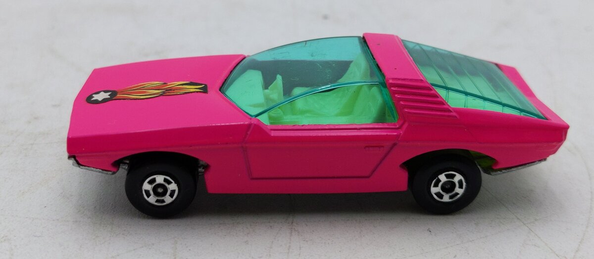 Matchbox 40 Vintage Diecast Vauxhall Guildsman LN