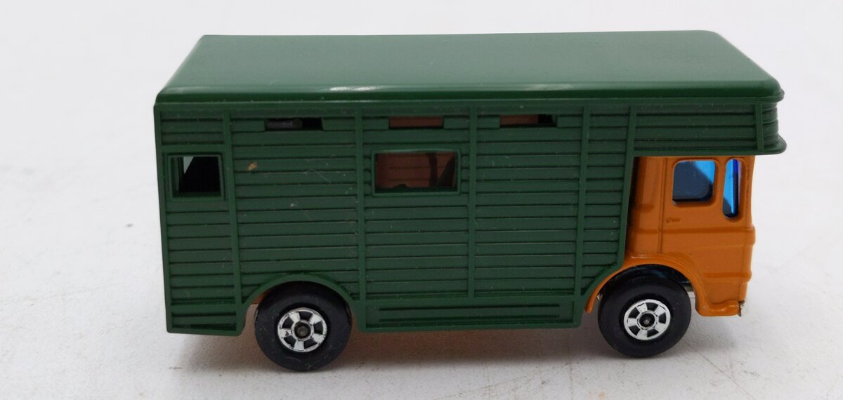 Matchbox 17 Superfast Horse Box LN
