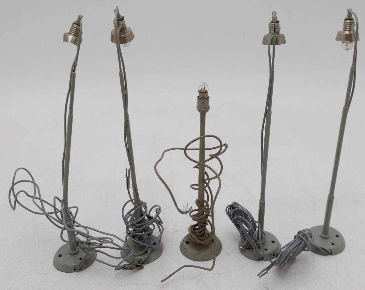 Marklin HO Scale Assorted Lamps and Street Lights: 7048 and 7047 [5]/Box