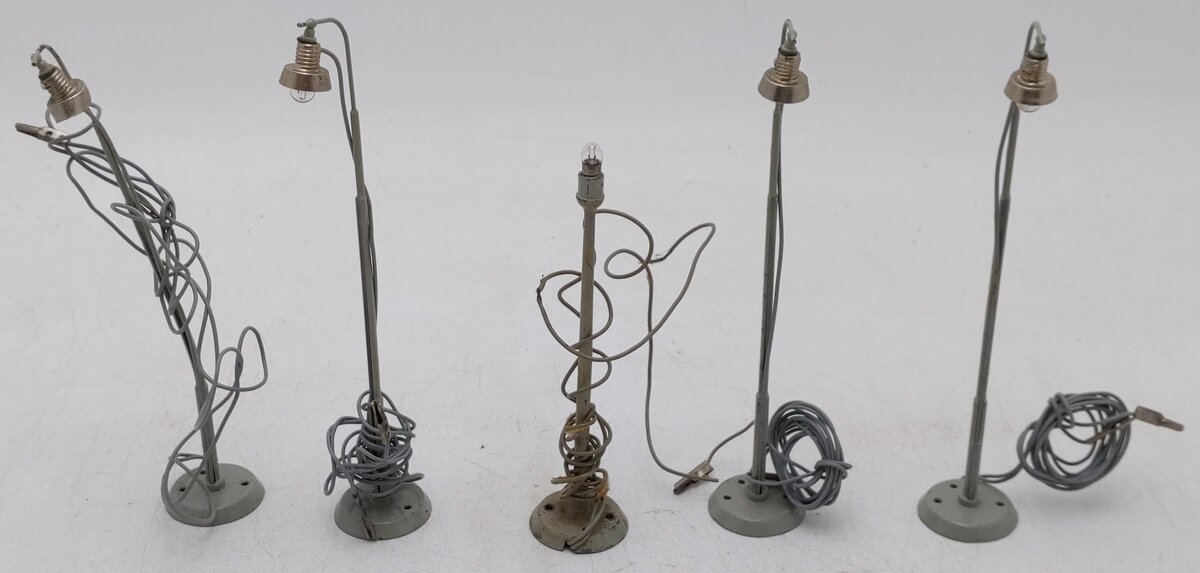 Marklin HO Scale Assorted Lamps and Street Lights: 7048 and 7047 [5]/Box
