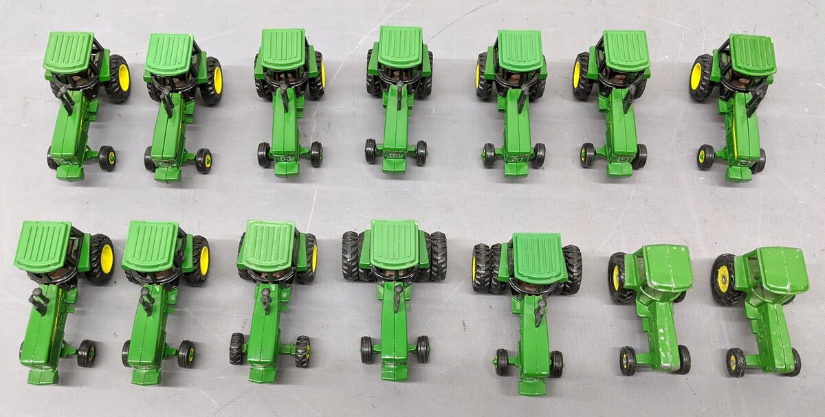 1:64 John Deer Miniature Farm Tractors [14] EX