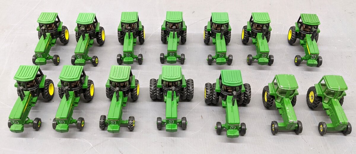 1:64 John Deer Miniature Farm Tractors [14] EX