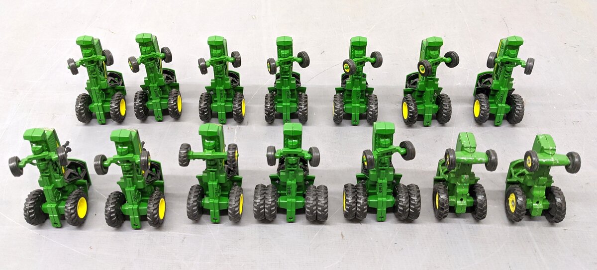 1:64 John Deer Miniature Farm Tractors [14] EX