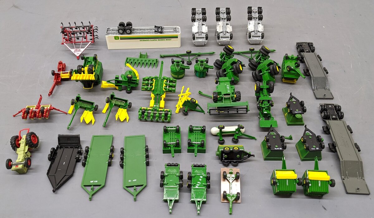 Die Cast John Deere/CASE Intl Farming Equipment Assortment [41] EX