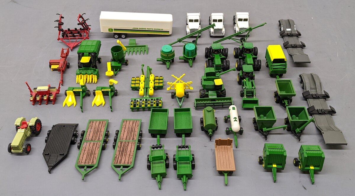 Die Cast John Deere/CASE Intl Farming Equipment Assortment [41] EX