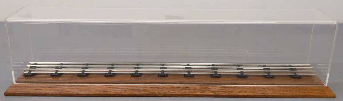 O Gauge Acrylic Display Case With Track 29 1/2" EX