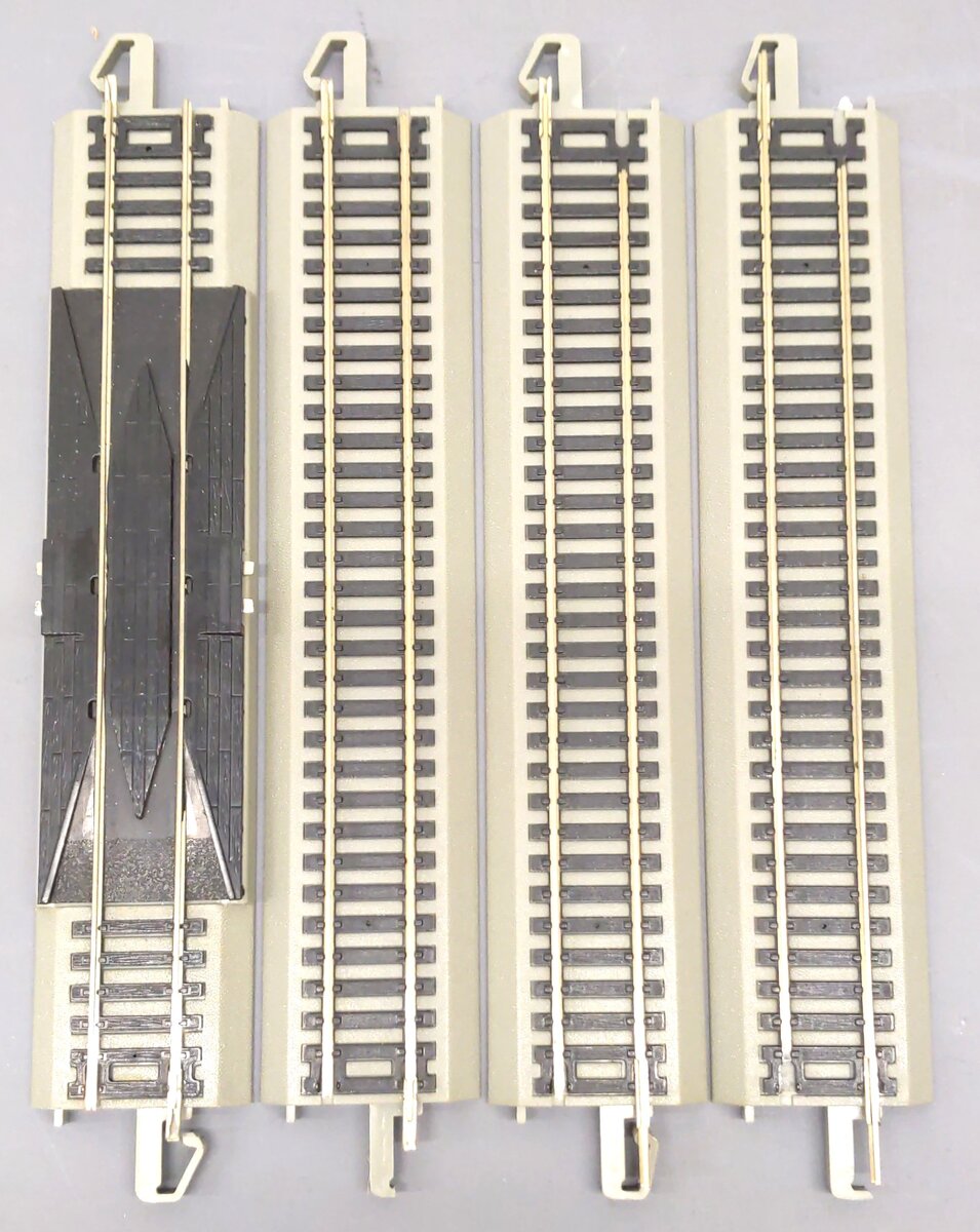 Bachmann 01113 Santa Fe Silver Series Complete HO Gauge Diesel Train Set VG/Box