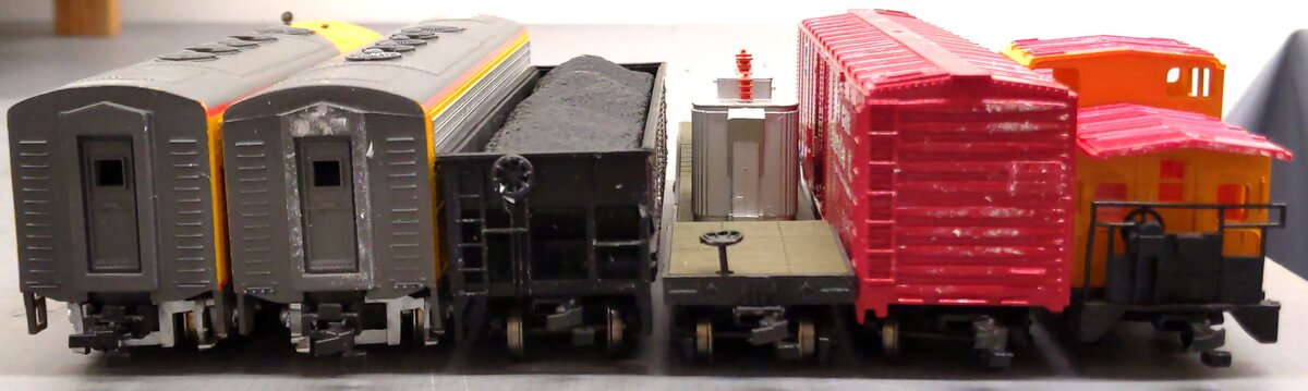 Bachmann 01113 Santa Fe Silver Series Complete HO Gauge Diesel Train Set VG/Box