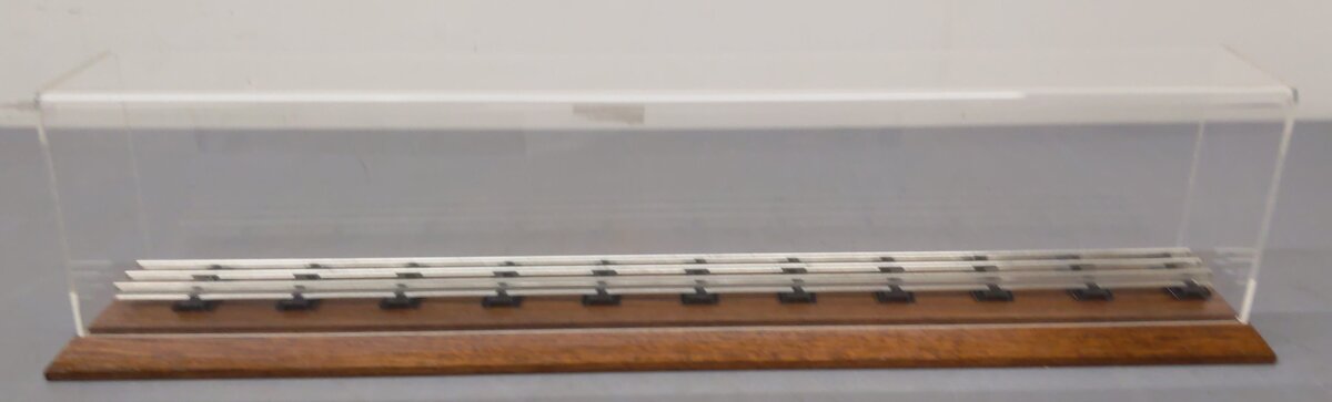 O Gauge Acrylic Display Case With Track 29 1/2