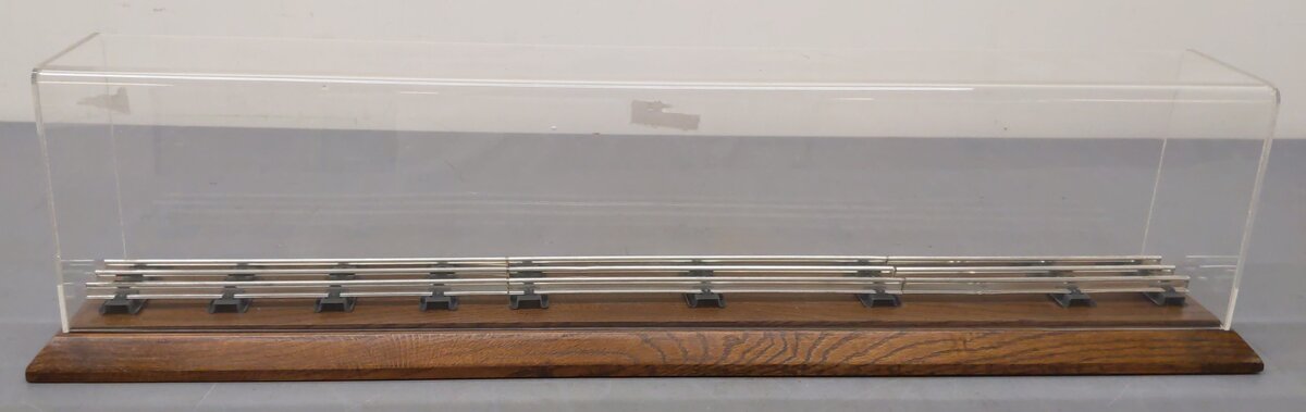 O Gauge Acrylic Display Case With Track 29 1/2