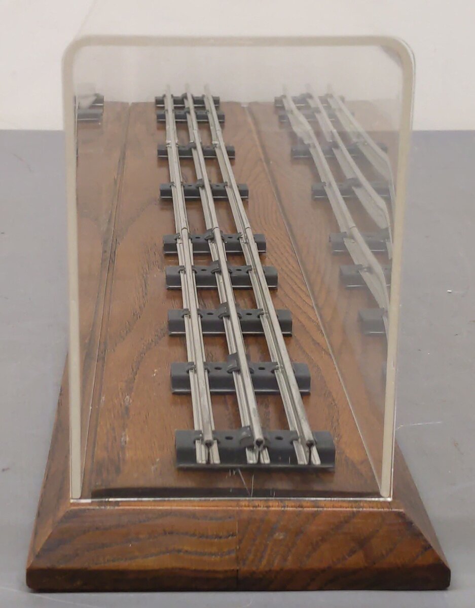O Gauge Acrylic Display Case With Track 29 1/2" EX