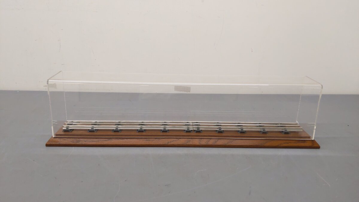 O Gauge Acrylic Display Case With Track 29 1/2" EX