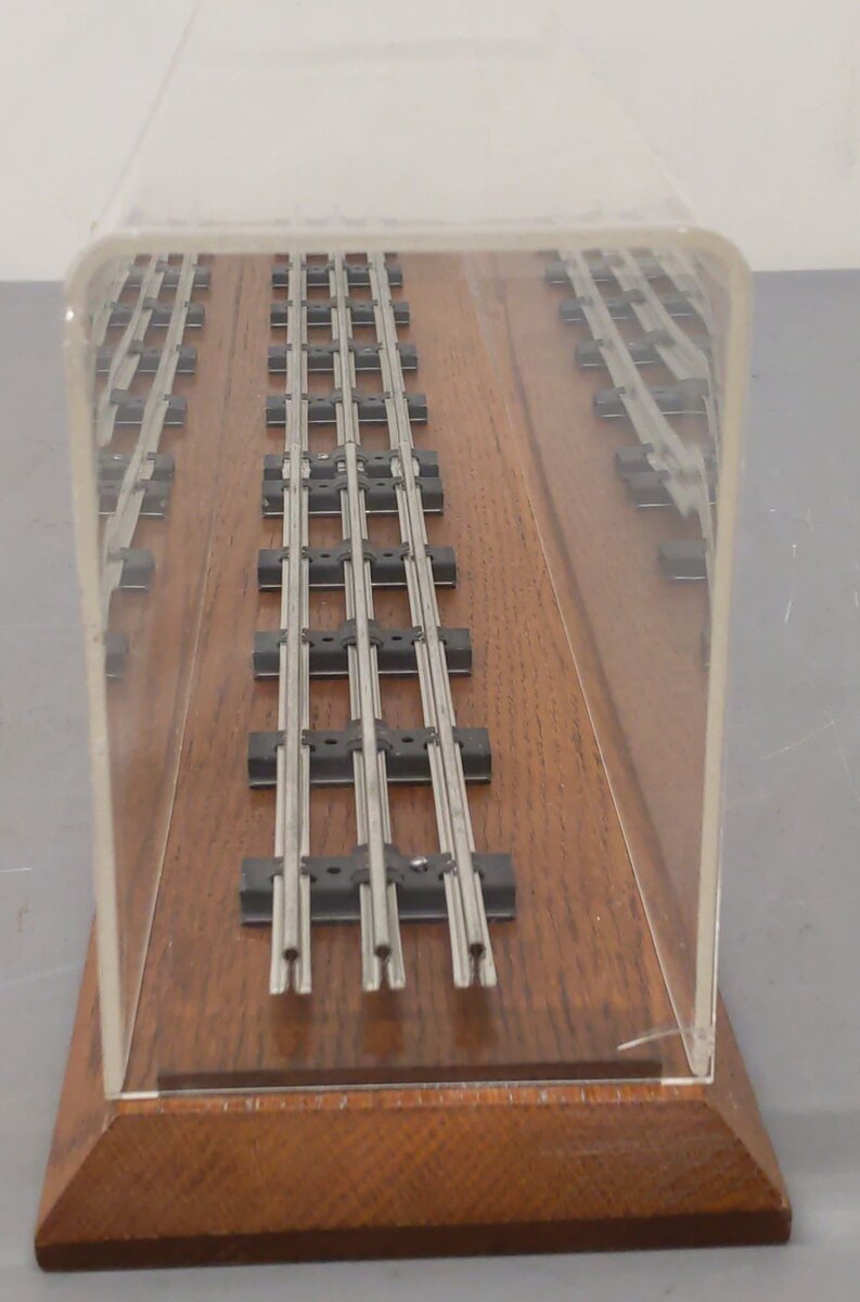 O Gauge Acrylic Display Case With Track 29 1/2" EX