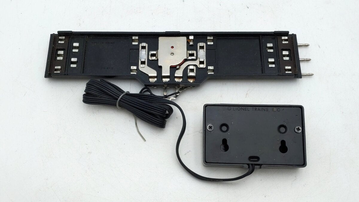 Lionel 6-5530 O Gauge Operating Track Section VG/Box