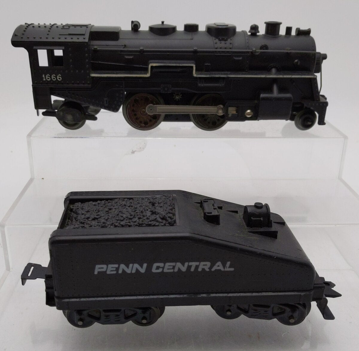 Marx 1666 O Vintage Penn Central 2-4-2 Steam Locomotive & Tender EX