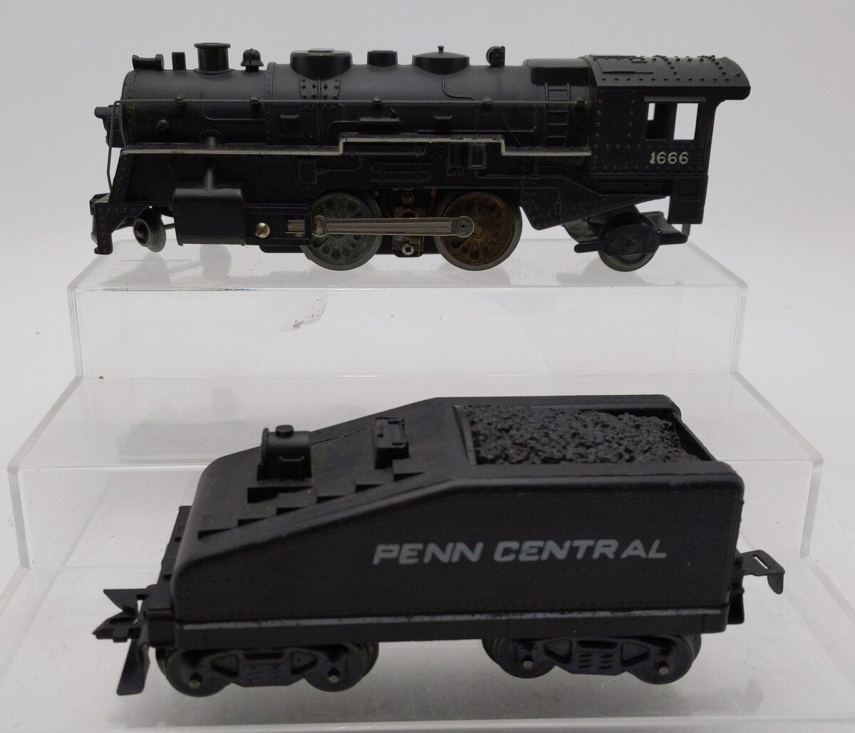 Marx 1666 O Vintage Penn Central 2-4-2 Steam Locomotive & Tender EX