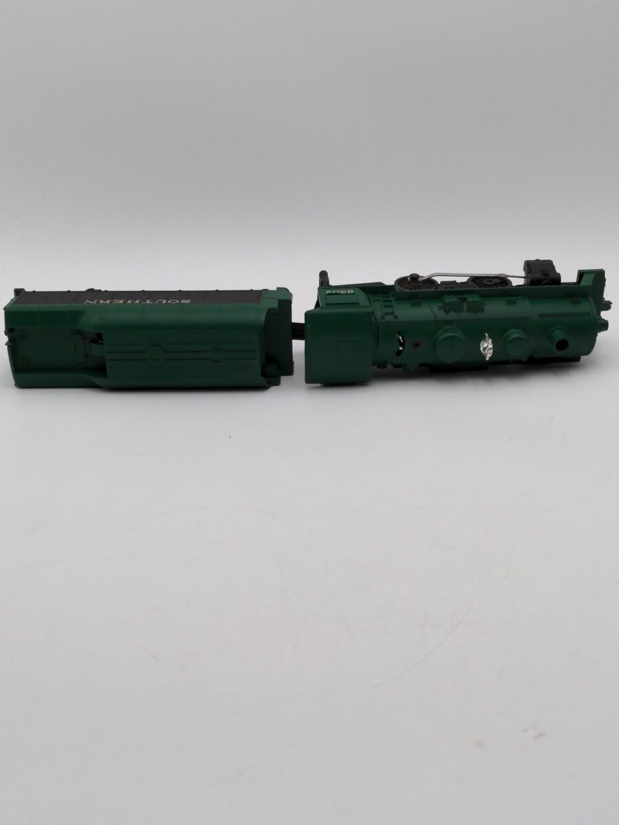 Lionel 6-8302 Southern 0-4-0 Steam Loco & Tender EX