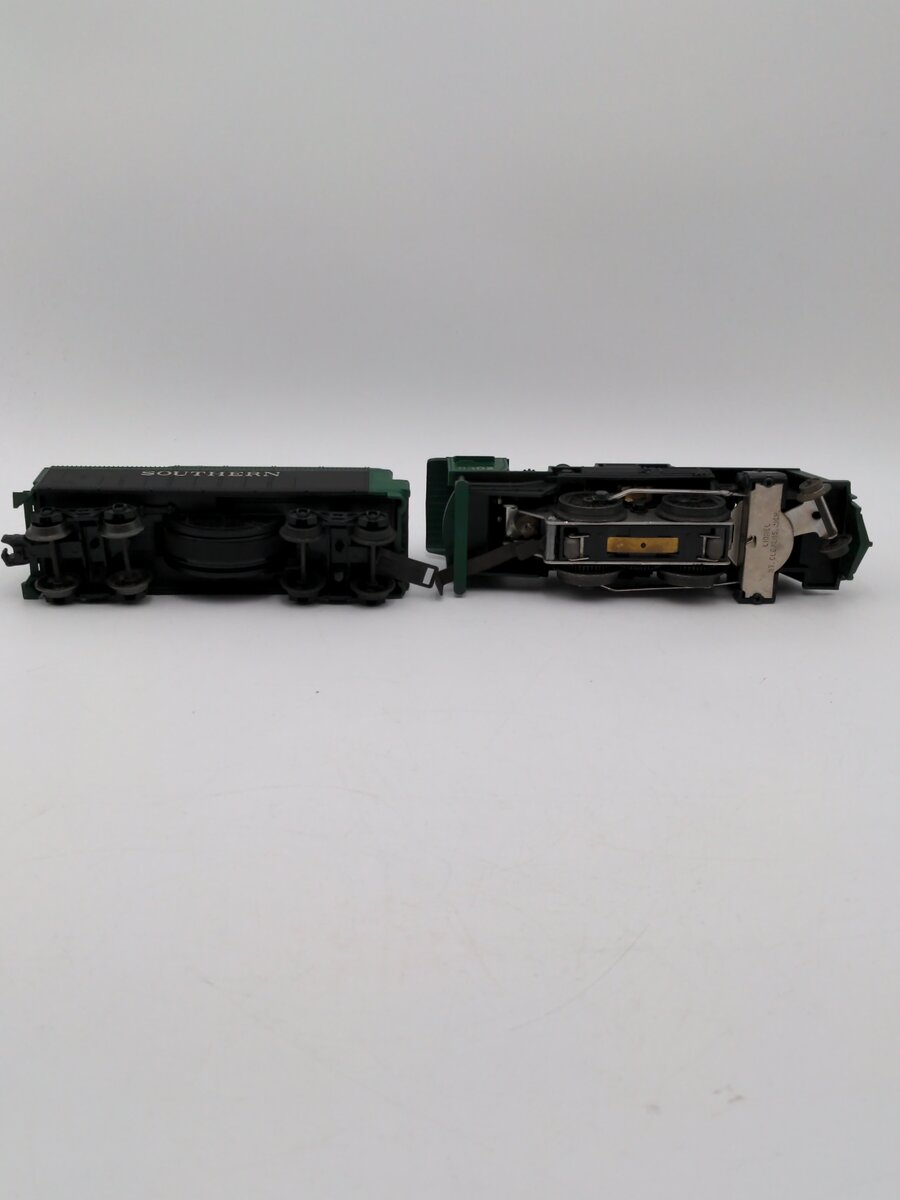 Lionel 6-8302 Southern 0-4-0 Steam Loco & Tender EX