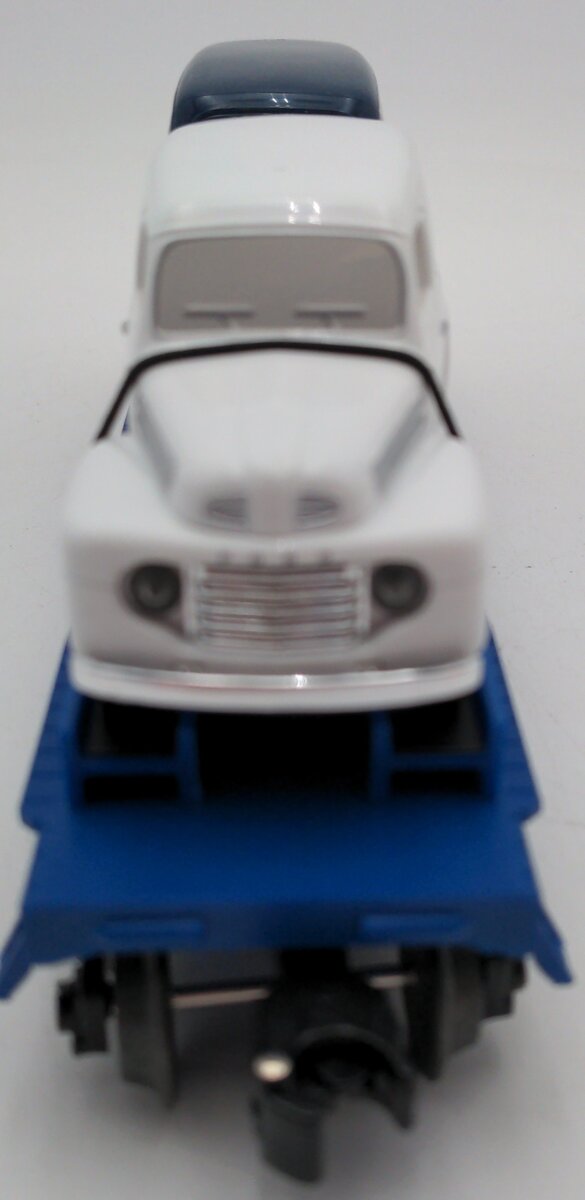 Lionel 6-16985 O Gauge Eastwood Automobilia Flatcar w/ Ford Panel Trucks #6424 EX/Box