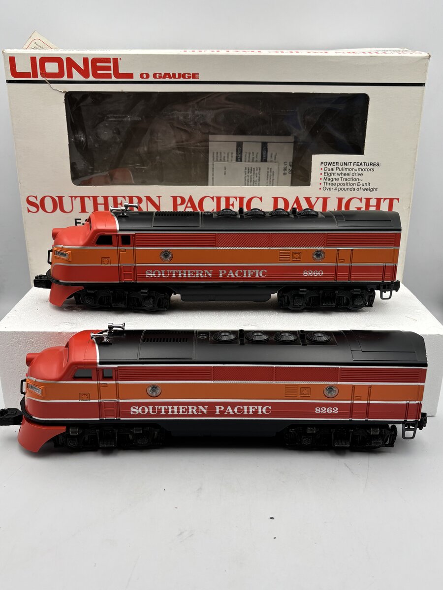 Lionel 6-8260 O Gauge Southern Pacific F3 AA Diesel Locomotive Set #8260/8262 EX/Box