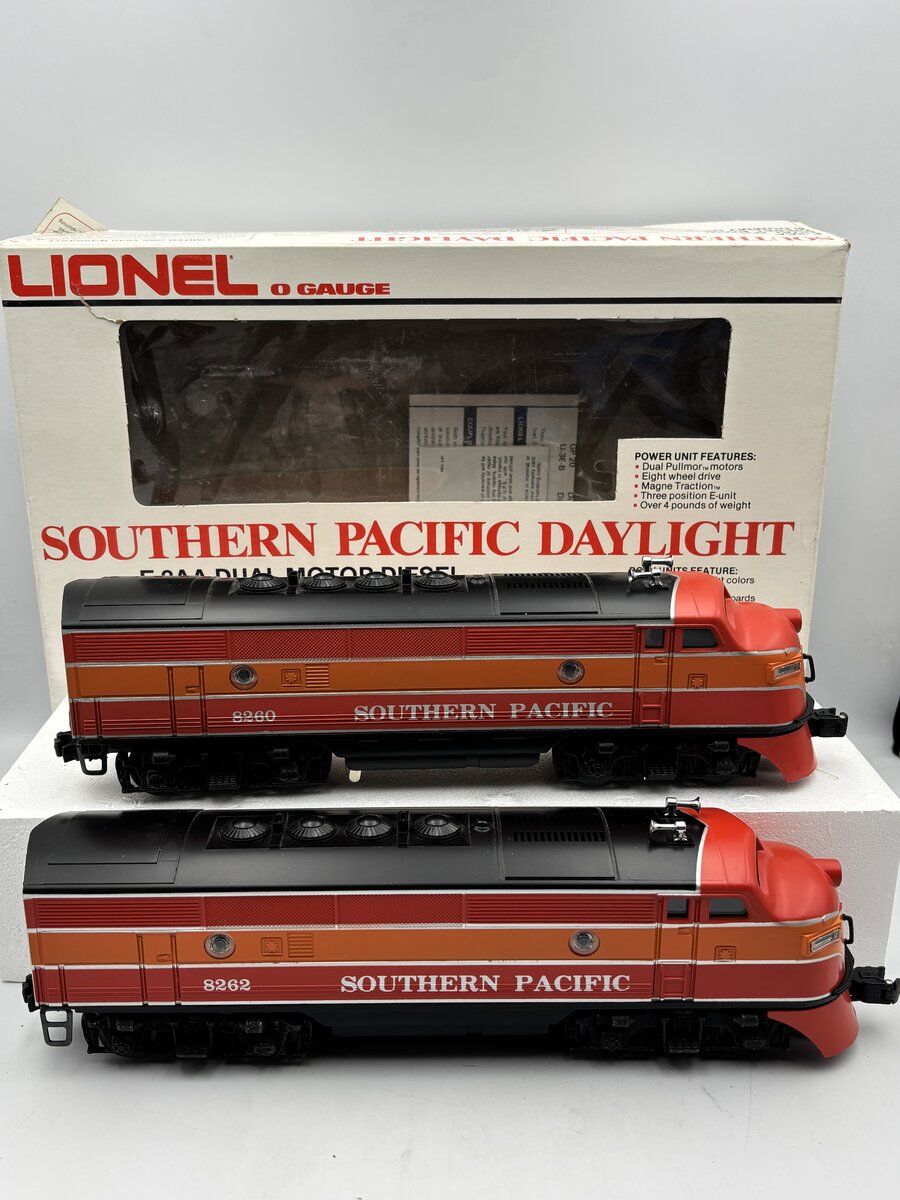 Lionel 6-8260 O Gauge Southern Pacific F3 AA Diesel Locomotive Set #8260/8262 EX/Box