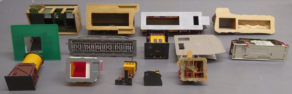 Tyco & Other HO Assorted Track Accessories and Buildings [14] VG