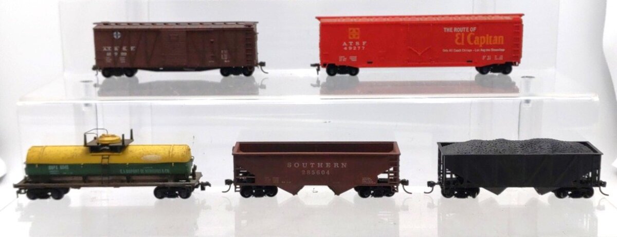 HO Scale Assorted Freight Cars [11] EX