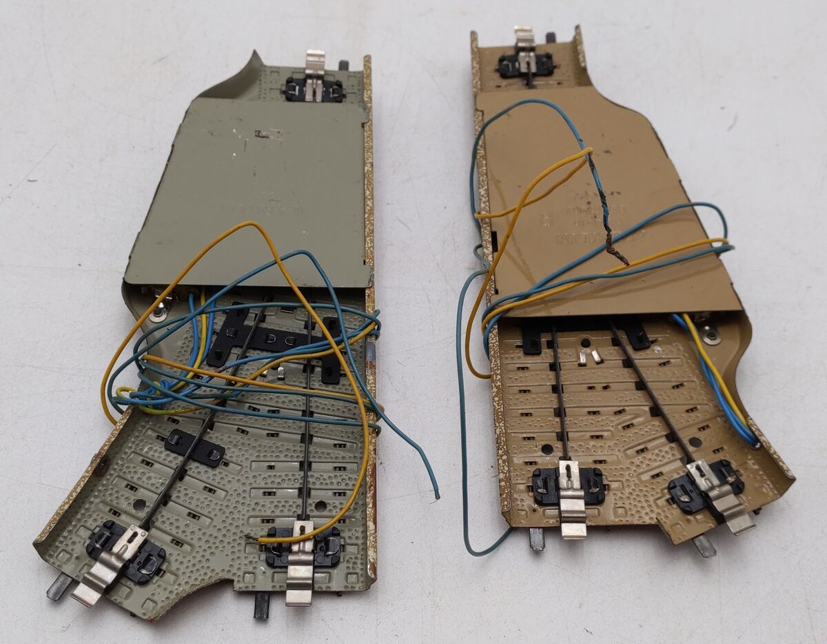 Marklin 5202 HO Remote Left and Right Switch Pair/Box