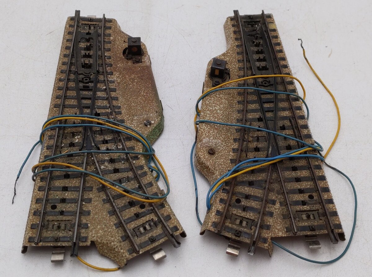 Marklin 5202 HO Remote Left and Right Switch Pair/Box