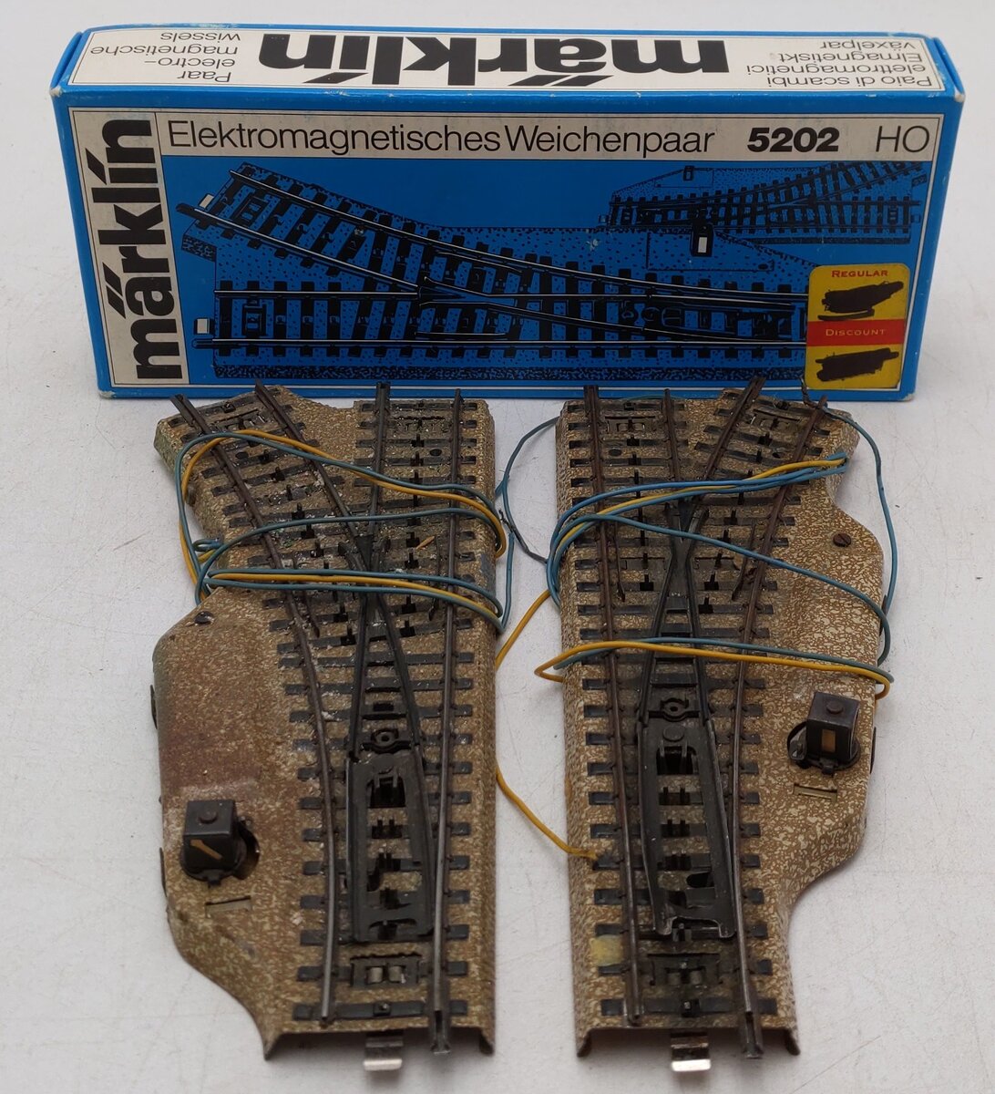 Marklin 5202 HO Remote Left and Right Switch Pair/Box