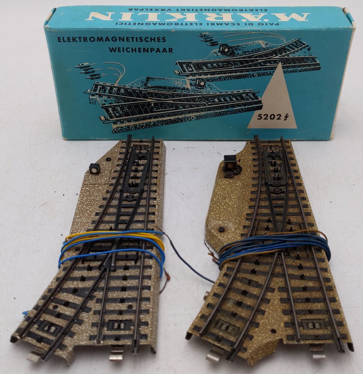 Marklin 5202 HO Scale Remote Right Switch Pair VG/Box