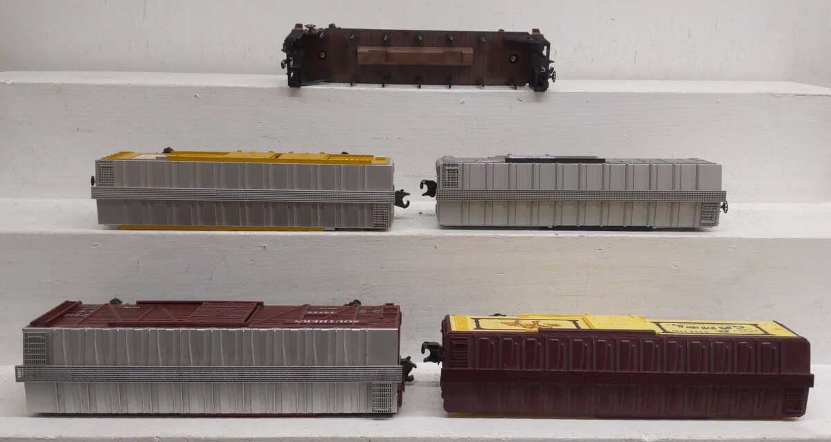 Lionel & Other Assorted O Gauge Freight Cars [5] EX